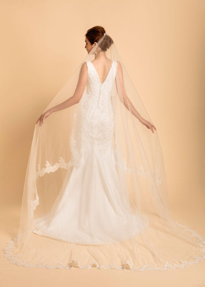 Drape Wedding Veil | Long Wedding Veil | Dare and Dazzle Ivory / Rent Drape Wedding Veil | Long Wedding Veil | Dare and Dazzle Ivory / Rent